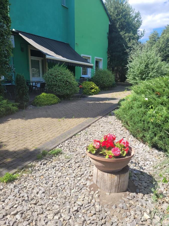 Albert Turystyczne Uslugi Hotelarskie Varsovia Exterior foto